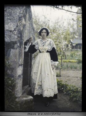 Image représentant Madame Caudal en costume d'Auray