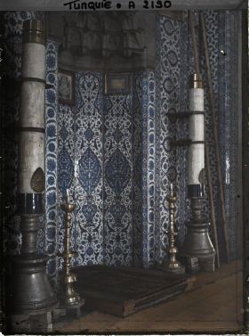 Image représentant Mihrab (niche indiquant la direction de la Mecque) de la Rustem Pasa Camii ("mosquée de Rustem Pasa")