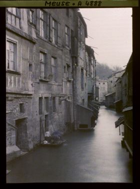 Image représentant Encore une vue sur le Canal de l'Ornain près de la Place Reggio