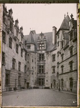Image représentant France , Pau, Cour intérieure du Château