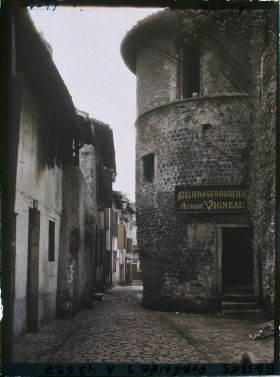 Image représentant France, Bayonne, Vieille rue dans les Remparts