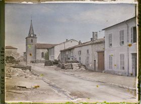 Image représentant France, St Maurice sous les Côtes, La Grande Rue vers l'Eglise