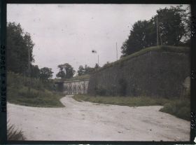 Image représentant France, Verdun, La Citadelle, vue prise près de la Porte de France