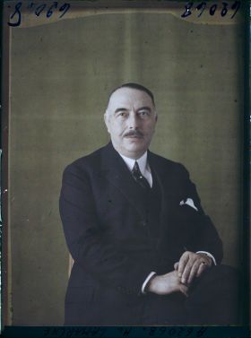 Image représentant https://musee-albert-kahn.s-museum.fr/home/NWQ2OTAwYzNmYjZlZTk1ZWQwODJmMjY4L2dlbmVyaWMtbm90aWNlLXRhYi9hdXRob3JpdHkvNjE3YTc5ZjVjZjhiODk2OGIzMzM3ZDIx/5d6900c3fb6ee95ed082f268/generic-notice-tab/authority/617a79ebcf8b8968b33370a9 Monsieur Lamarche