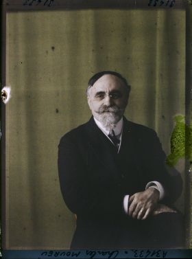 Image représentant Monsieur  https://musee-albert-kahn.s-museum.fr/home/NWQ2OTAwYzNmYjZlZTk1ZWQwODJmMjY4L2dlbmVyaWMtbm90aWNlLXRhYi9hdXRob3JpdHkvNjE3YTc5ZjVjZjhiODk2OGIzMzM3ZDIx/5d6900c3fb6ee95ed082f268/generic-notice-tab/authority/617a79ebcf8b8968b333742e Charles Moureu