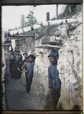 Image représentant Les gourbis des artilleurs creusés sous le rocher à Saint-Claude