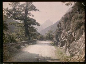 Image représentant France , Vallée D'Ossau, La route au Chêne de l'Ours