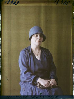 Image représentant https://musee-albert-kahn.s-museum.fr/home/NWQ2OTAwYzNmYjZlZTk1ZWQwODJmMjY4L2dlbmVyaWMtbm90aWNlLXRhYi9hdXRob3JpdHkvNjE3YTc5ZjVjZjhiODk2OGIzMzM3ZDIx/5d6900c3fb6ee95ed082f268/generic-notice-tab/authority/617a79ebcf8b8968b33376fd Mademoiselle Margarete Rothbarth