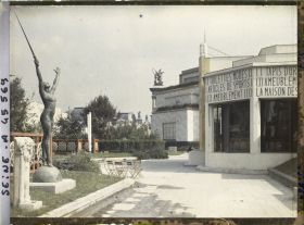 Image représentant L'Exposition des arts décoratifs, Pavillon des magasins de la place Clichy, sur l'esplanade des Invalides