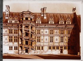 Image représentant L'escalier monumental de la cour intérieure du château