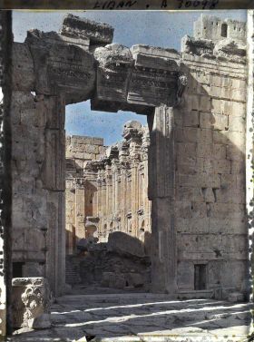 Image représentant Vue externe du portail d'entrée de la Cella du temple dit de Bacchus