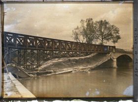 Image représentant Le pont du Mail sur l'Aisne détruit et reconstruit par le génie