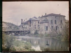 Image représentant France, Dun s/Meuse, Les bords de la Meuse et le pont de bois