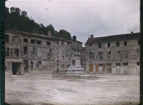 Image représentant France, St Mihiel, Place Ligier-Richier la Statue de Ligier Richier a été enlevée par les Allemands