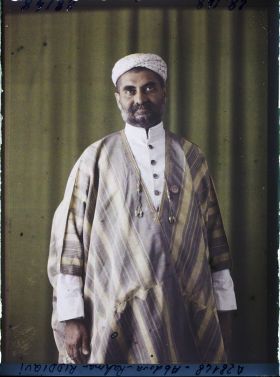 Image représentant https://musee-albert-kahn.s-museum.fr/home/NWQ2OTAwYzNmYjZlZTk1ZWQwODJmMjY4L2dlbmVyaWMtbm90aWNlLXRhYi9hdXRob3JpdHkvNjE3YTc5ZjVjZjhiODk2OGIzMzM3ZDIx/5d6900c3fb6ee95ed082f268/generic-notice-tab/authority/617a79ebcf8b8968b33377e6 Abdour-Rahman Siddiqui