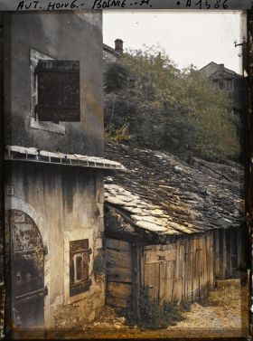 Image représentant Vieilles maisons en bois à toits de pierre