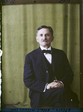 Image représentant Monsieur  https://musee-albert-kahn.s-museum.fr/home/NWQ2OTAwYzNmYjZlZTk1ZWQwODJmMjY4L2dlbmVyaWMtbm90aWNlLXRhYi9hdXRob3JpdHkvNjE3YTc5ZjVjZjhiODk2OGIzMzM3ZDIx/5d6900c3fb6ee95ed082f268/generic-notice-tab/authority/617a79ebcf8b8968b33373fa Albert Michelson