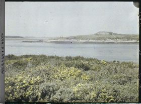 Image représentant L'île de Gavrinis et son tumulus vus depuis l'îlot d'Er Lannic