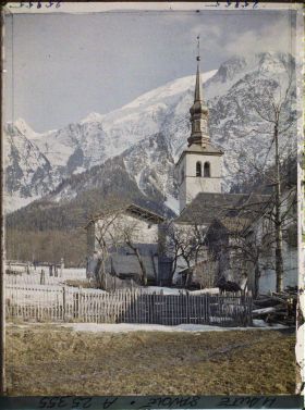 Image représentant France Les Alpes, Vallée de Chamonix ; Un Coin du Village des Houches avec Son Clocher