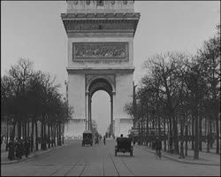 Image représentant Affiches de l'Emprunt National, Paris, les vieux quartiers et la Cité
