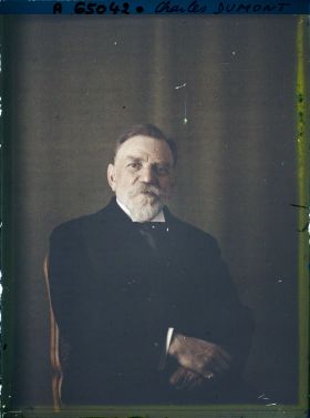 Image représentant https://musee-albert-kahn.s-museum.fr/home/NWQ2OTAwYzNmYjZlZTk1ZWQwODJmMjY4L2dlbmVyaWMtbm90aWNlLXRhYi9hdXRob3JpdHkvNjE3YTc5ZjVjZjhiODk2OGIzMzM3ZDIx/5d6900c3fb6ee95ed082f268/generic-notice-tab/authority/617a79ebcf8b8968b3336bf3 Monsieur Charles Dumont