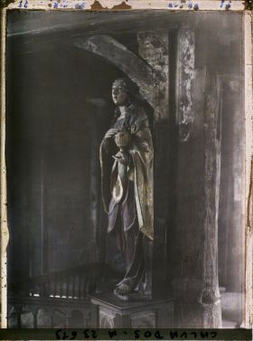 Image représentant Eglise Sainte-Catherine, statue en bois de Marie-Madeleine portant les parfums