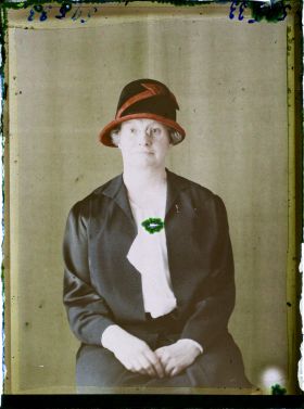 Image représentant Mademoiselle  https://musee-albert-kahn.s-museum.fr/home/NWQ2OTAwYzNmYjZlZTk1ZWQwODJmMjY4L2dlbmVyaWMtbm90aWNlLXRhYi9hdXRob3JpdHkvNjE3YTc5ZjVjZjhiODk2OGIzMzM3ZDIx/5d6900c3fb6ee95ed082f268/generic-notice-tab/authority/617a79ebcf8b8968b3336dd8 J.M. Graftdyk