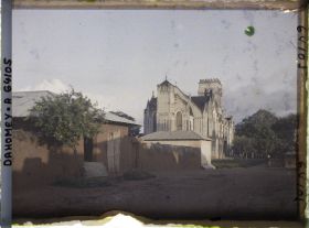 Image représentant La cathédrale, actuelle basilique de l'Immaculée-Conception, au soleil couchant