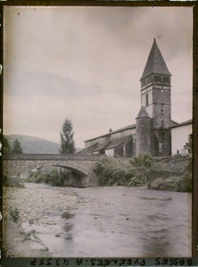 Image représentant France, St Etienne de Baigorry, La Vieille Eglise et le Pont