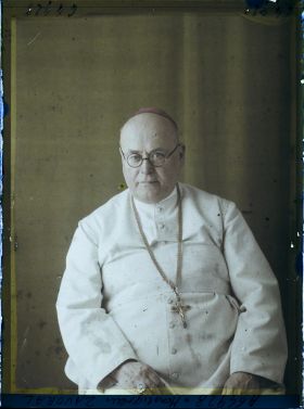Image représentant https://musee-albert-kahn.s-museum.fr/home/NWQ2OTAwYzNmYjZlZTk1ZWQwODJmMjY4L2dlbmVyaWMtbm90aWNlLXRhYi9hdXRob3JpdHkvNjE3YTc5ZjVjZjhiODk2OGIzMzM3ZDIx/5d6900c3fb6ee95ed082f268/generic-notice-tab/authority/617a79ebcf8b8968b3337ab4 Monseigneur M. Zavoral