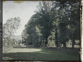 Image représentant Vers le palais d'été de l'ambassade de France