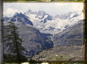 Image représentant L'Obergabelhorn et le glacier du Trift depuis le hameau de Findeln