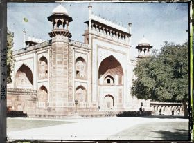 Image représentant La porte monumentale de l'enceinte du Taj Mahal