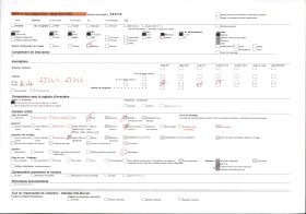 Image représentant Fétiches et case de fétiche (?) sur la place du village