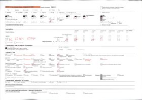 Image représentant Fétiches et case de fétiche (?) sur la place du village
