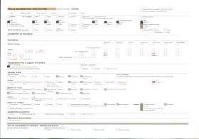 Image représentant Groupes de petites filles assises devant l'église de la Trinité de Brélévenez