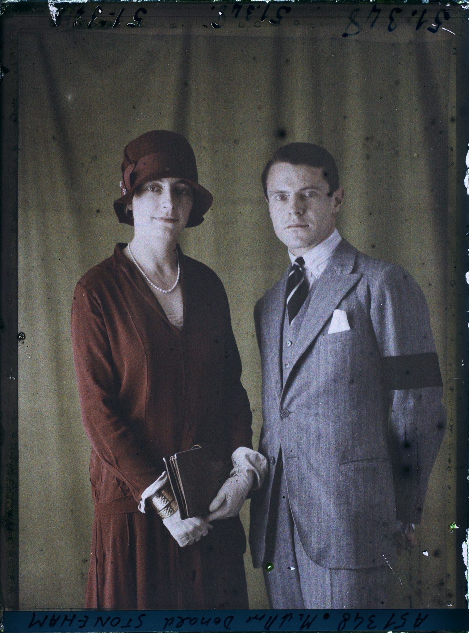 Image représentant https://musee-albert-kahn.s-museum.fr/home/NWQ2OTAwYzNmYjZlZTk1ZWQwODJmMjY4L2dlbmVyaWMtbm90aWNlLXRhYi9hdXRob3JpdHkvNjE3YTc5ZjVjZjhiODk2OGIzMzM3ZDIx/5d6900c3fb6ee95ed082f268/generic-notice-tab/authority/617a79ebcf8b8968b333780c Monsieur Donald Stoneham  et  https://musee-albert-kahn.s-museum.fr/home/NWQ2OTAwYzNmYjZlZTk1ZWQwODJmMjY4L2dlbmVyaWMtbm90aWNlLXRhYi9hdXRob3JpdHkvNjE3YTc5ZjVjZjhiODk2OGIzMzM3ZDIx/5d6900c3fb6ee95ed082f268/generic-notice-tab/authority/617a79ebcf8b8968b333780d Madame Stoneham